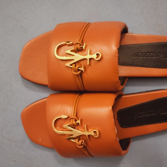 Jw anderson slides - Picture 3 of 4